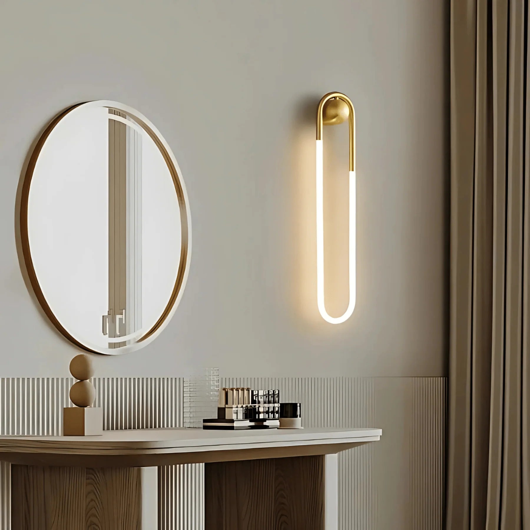 Calm wall light