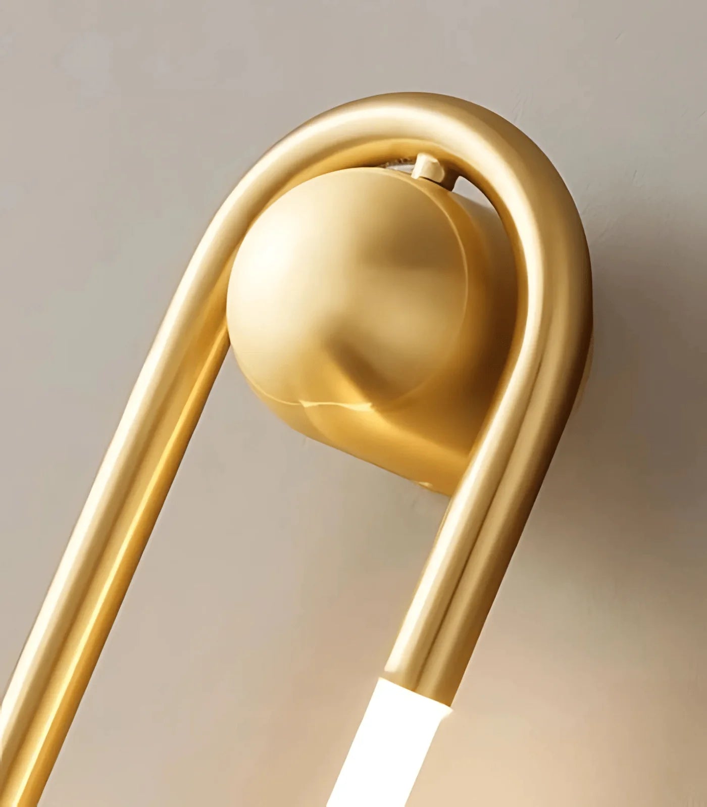 Calm wall light