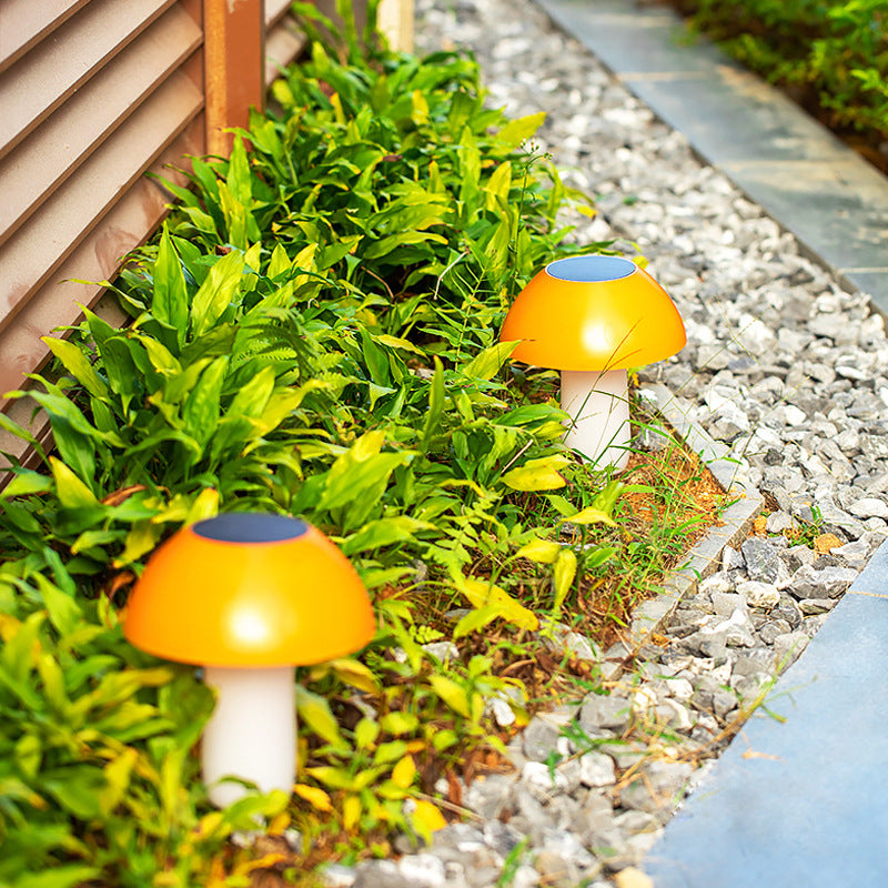 MUSHROOM-SHAPED GARDEN LIGHT