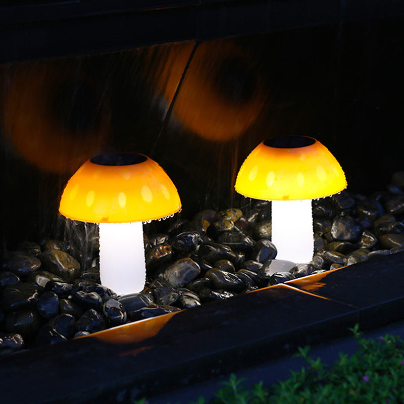 MUSHROOM-SHAPED GARDEN LIGHT