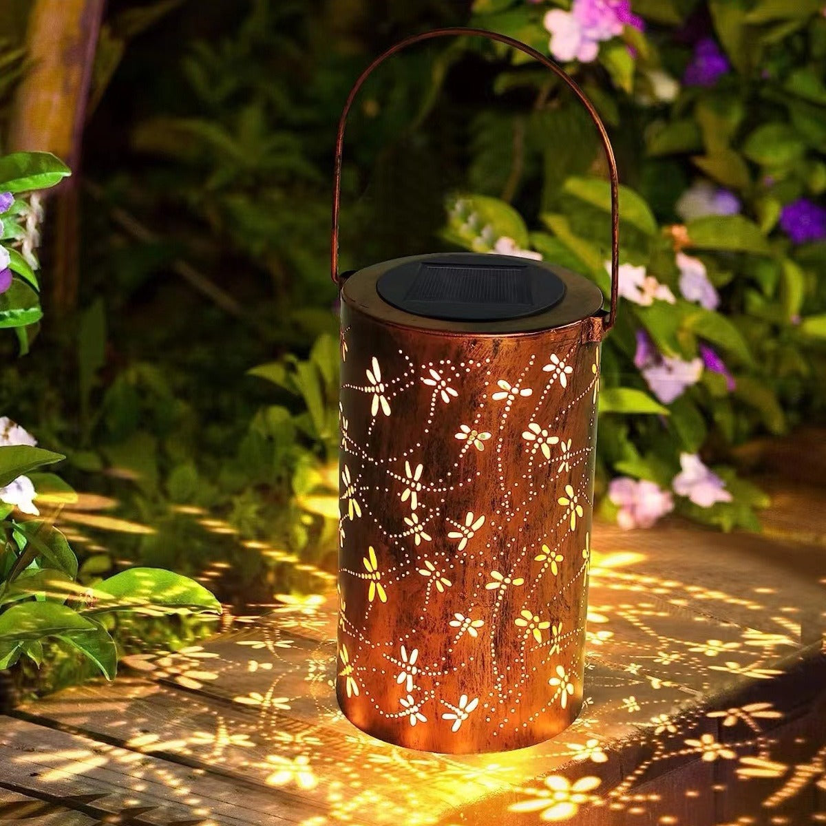 DECORATIVE LAMP FOR GARDEN LANDSCAPE.