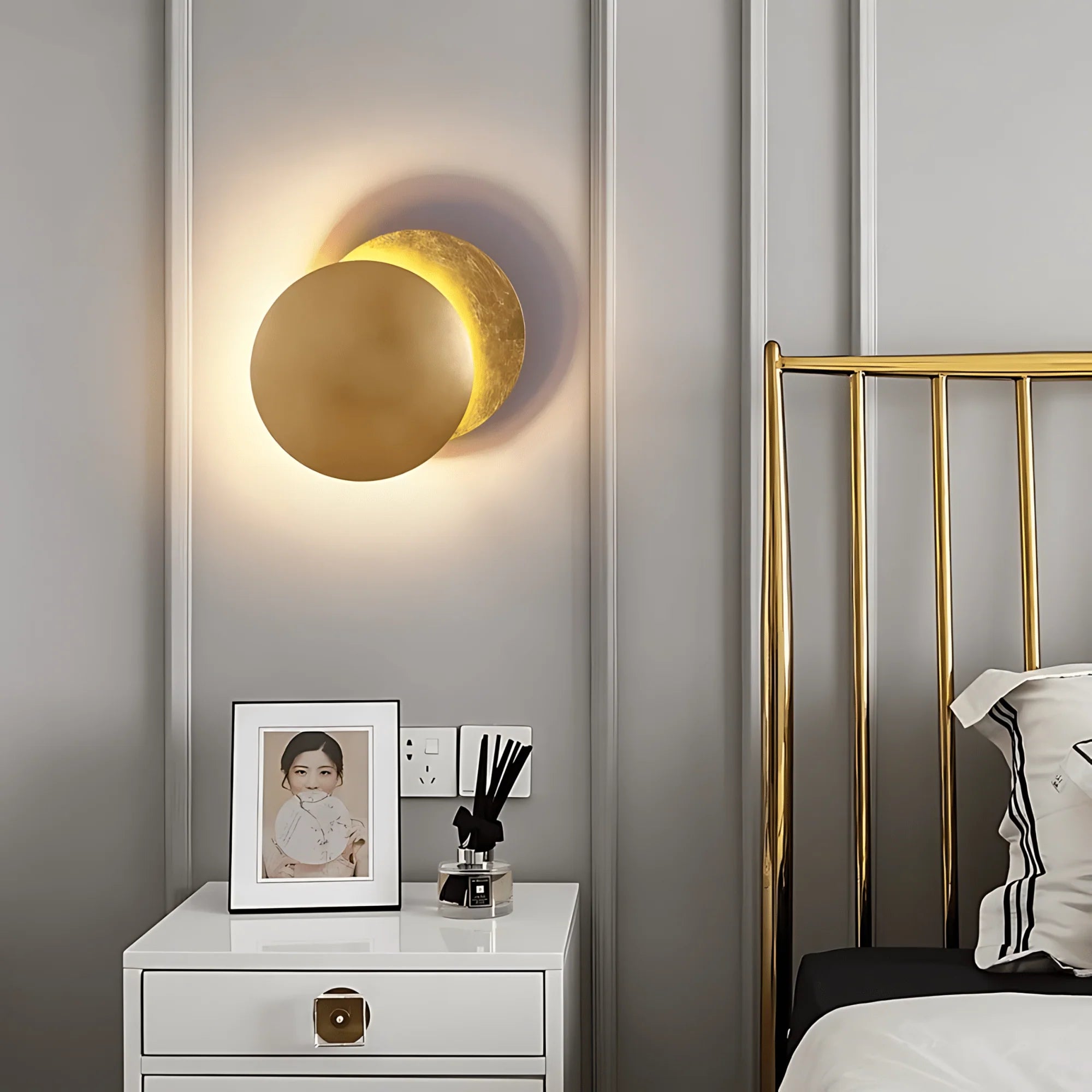 Coronet wall light