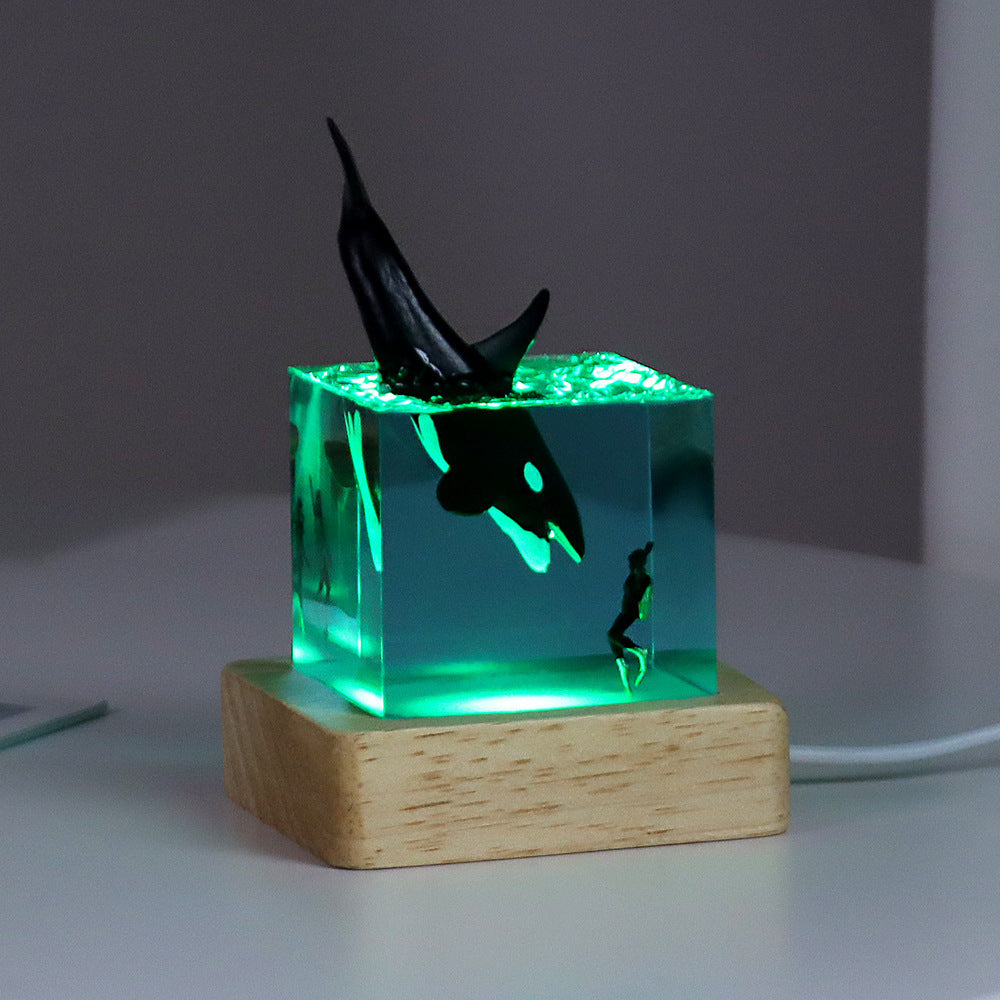 MINI CUBE LAMP WITH DIVER